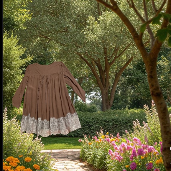 Élégant Nutmeg Blouse with Finishes of Wide Lace Trim size XS-SM - Picture 10 of 16